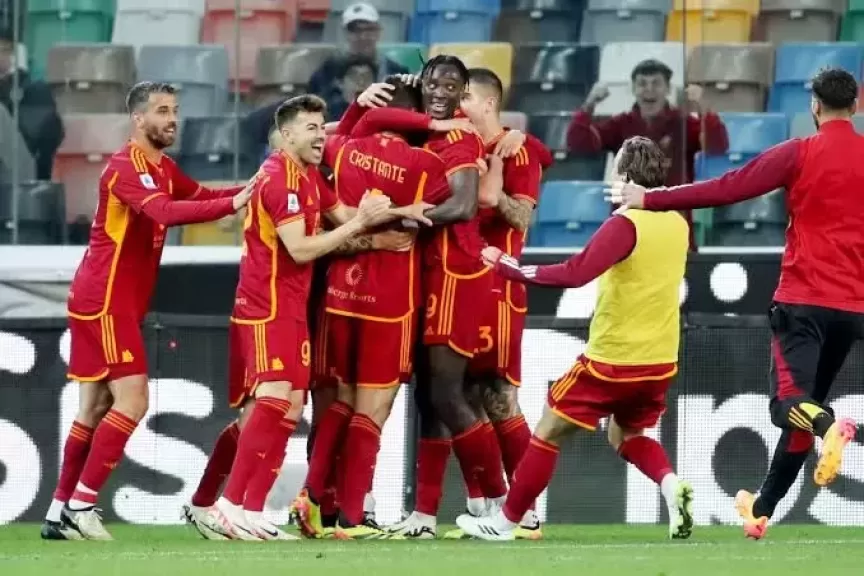 روما يهزم لاتسيو 1-0 ويقتحم المربع الذهبي